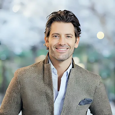 Louis Dowler Age, Bio, Career, Net Worth, Husband 2024