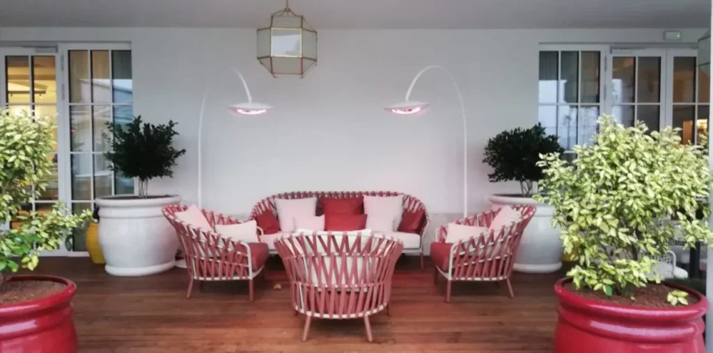 Common Uses for an Infrared Heat Lamp in Home and Business